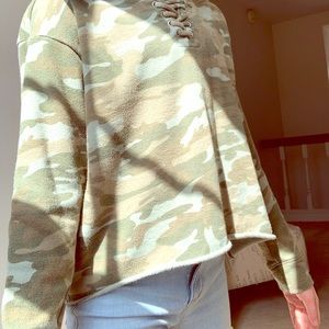 cameo cropped sweatshirt!